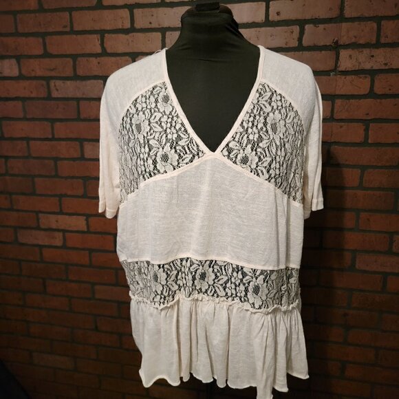 Umgee lace top Black and Ivory - Picture 1 of 7